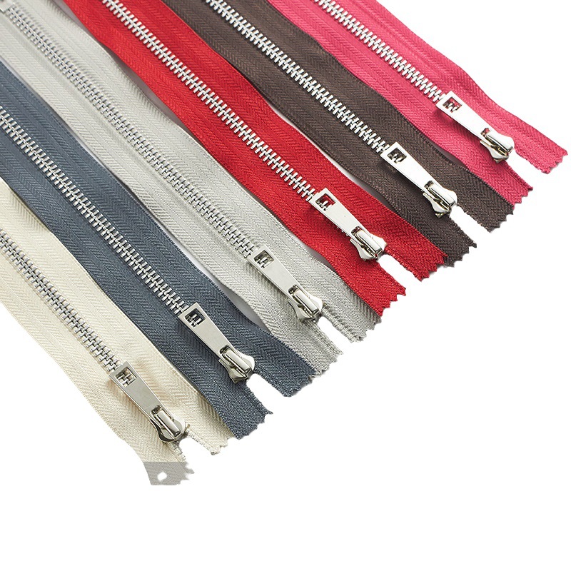 Wholesale of No. 5 metal zippers in stock. Silver teeth, closed tail, titanium alloy Y teeth, smooth zippers for bags, pockets and leather bags Item Picture