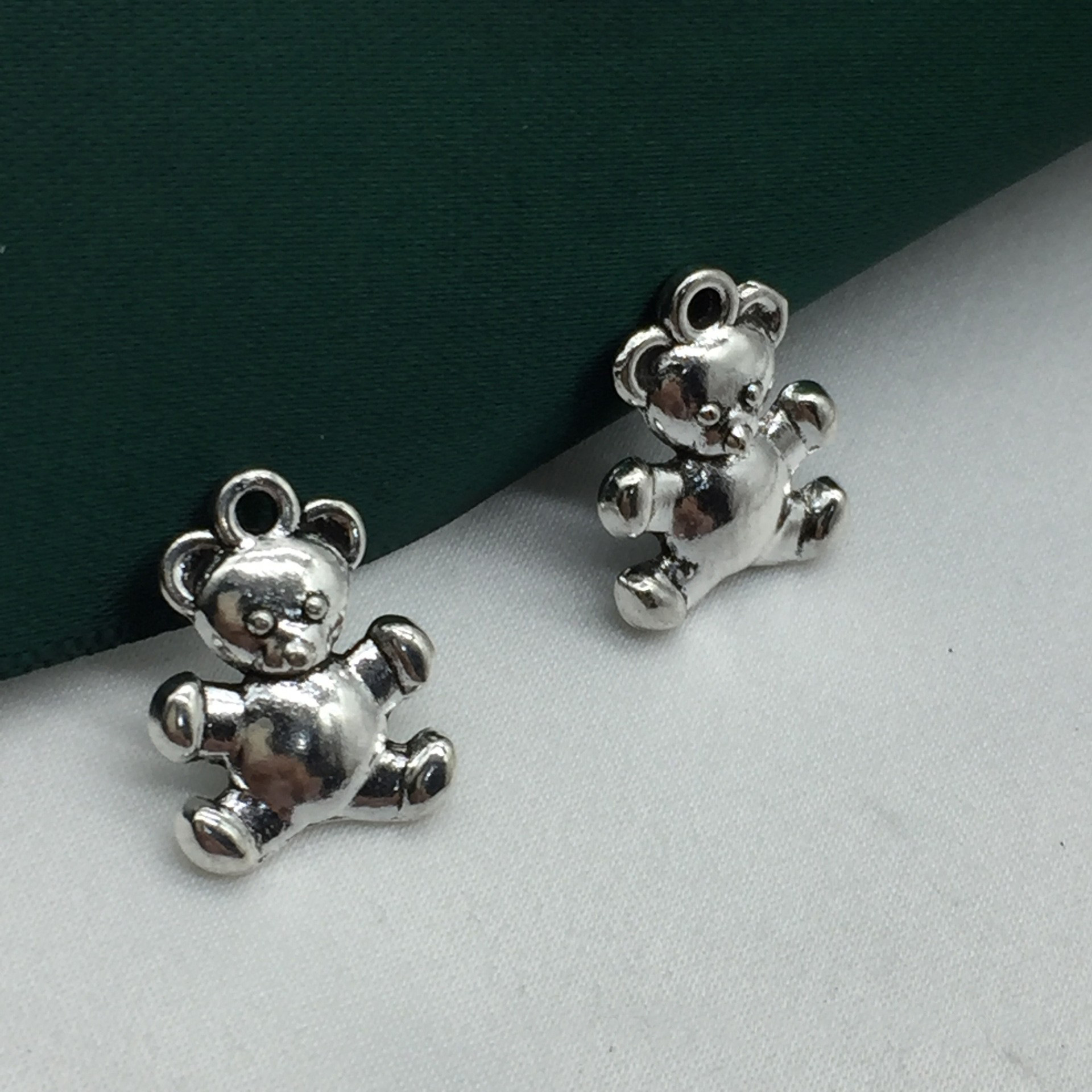 12*15Mm Ancient Silver Alloy Accessories Cute Bear Pendant Diy Necklace Bracelet Small Animal Accessories Wholesale full figure