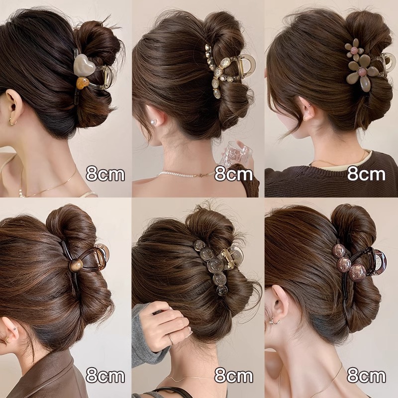 The 2025 new model of the "National Trend" series features a small amount of hair and a high-end touch. It is a medium-sized shark clip headpiece and hairpin details Picture