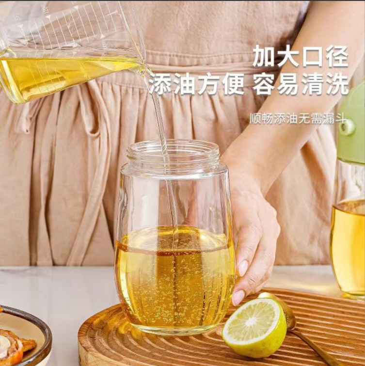 Wholesale of dual-purpose oil spray bottle for kitchen, automatic opening and closing oil pouring pot by pressing the oil spray bottle, glass oil tank