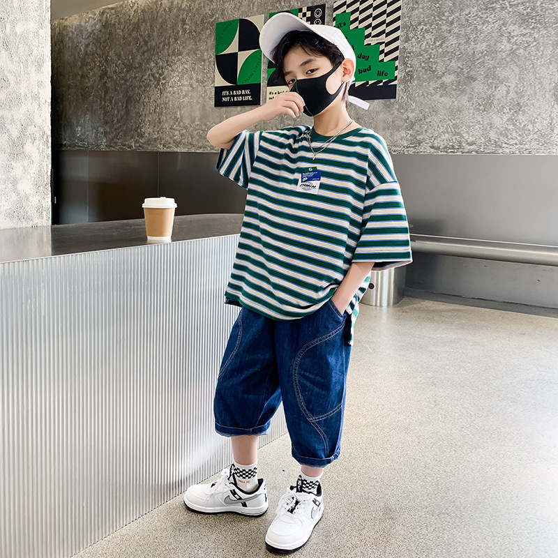 The 2022 new summer collection for Big kids, a striped short-sleeved two-piece set, is cool, fashionable and trendy
