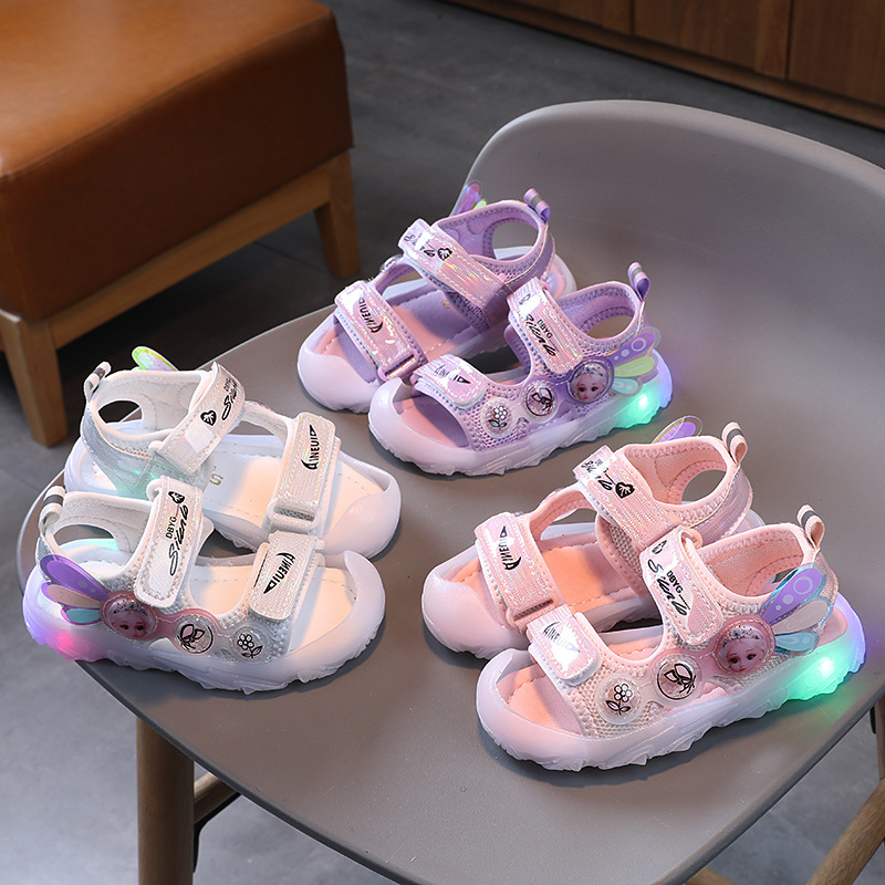 Sandalias impermeables para niñas de verano 2024 1-6 años 3 niñas princesas zapatos de playa suela suave niños zapatos de luz