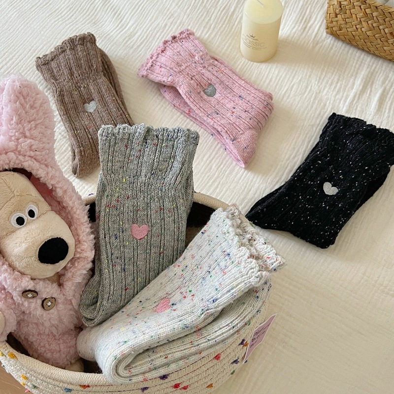 One-piece delivery service for women's autumn and winter lace-trimmed long socks, thick needle and thread, heart-shaped embroidery, thickened wool warm mid-calf women's socks details Picture