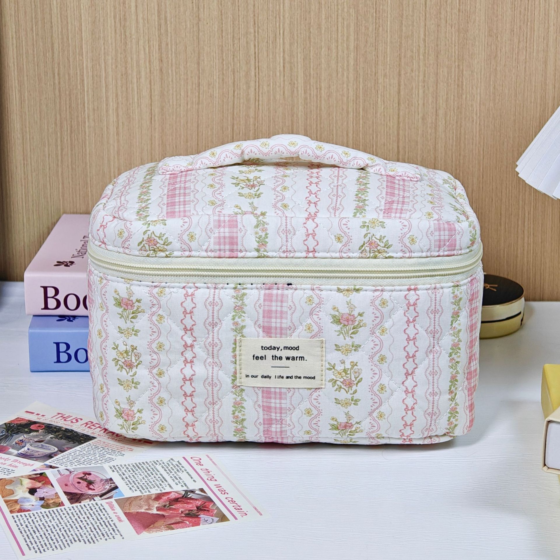 大容量手提化妆包女便携碎花收纳包绗缝棉笔袋花朵ins旅行收纳包详情15