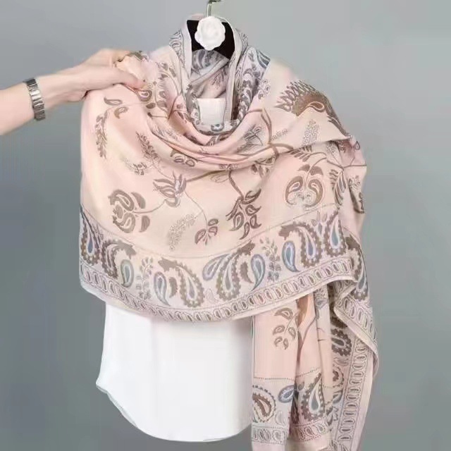 وحمر الخريف والشتاء يبث على الهواء مباشرة من وشاح القطن المنفوش Item Picture