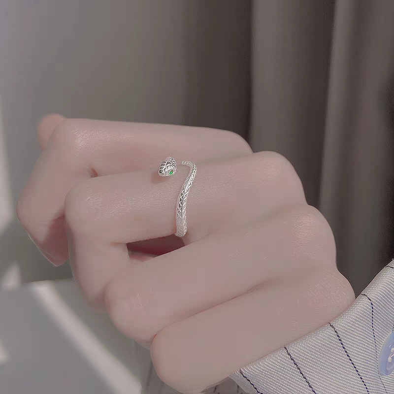 The exquisite and delicate little snake ring for women, a unique fingertip accessory, and a tail ring with a niche design that can be adjusted in summer details Picture