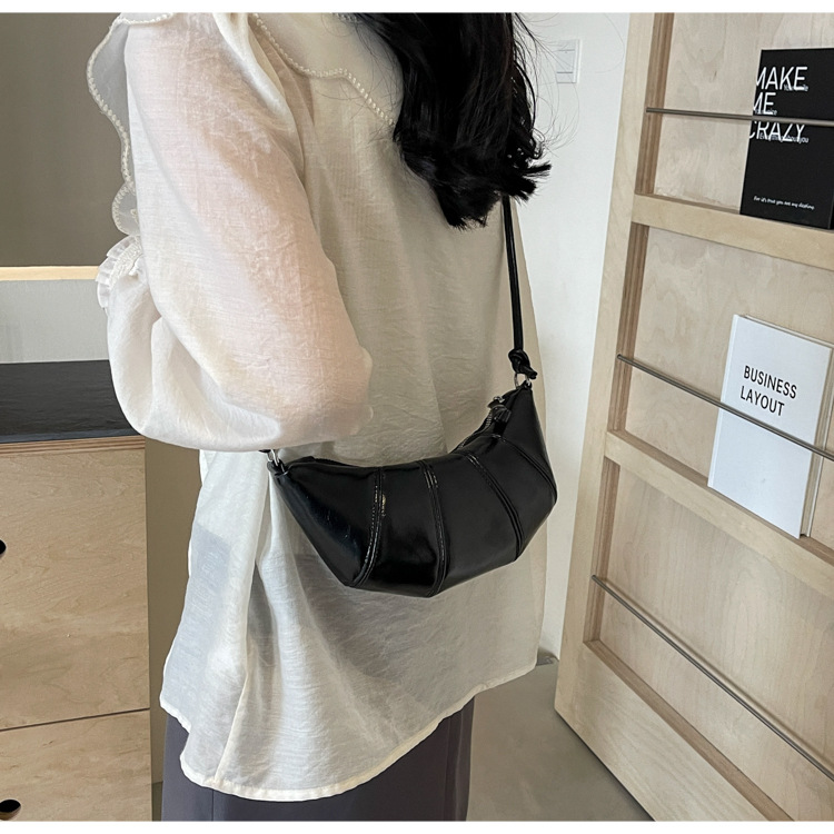 跨境外贸牛角包女包新款潮简约时尚斜挎饺子包百搭单肩箱包皮具男士手提包详情25