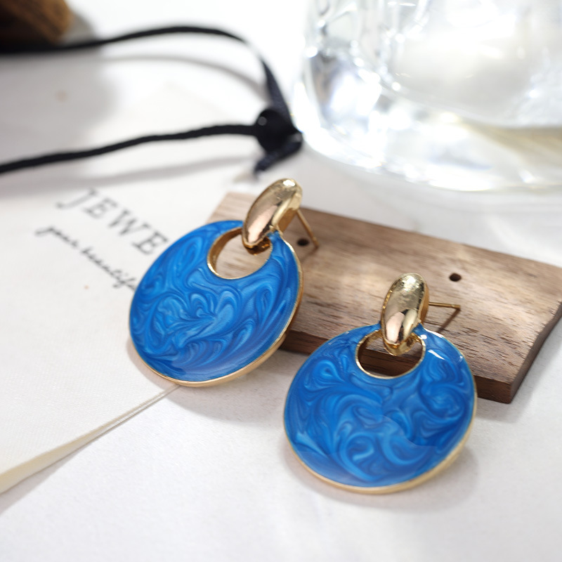 S925 Silver Needle Korean silver needle geometric irregular personality Hong Kong style retro high-end design sense, elegant stud earrings Application Scenario