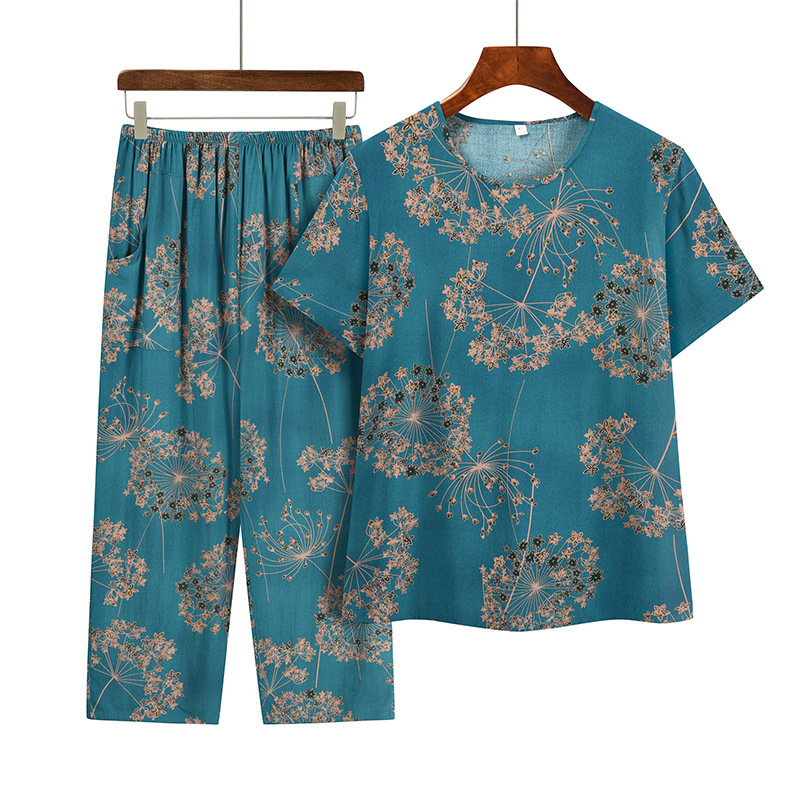 A set of short-sleeved T-shirts for middle-aged and elderly women. It's a loose summer outfit for mothers and a casual two-piece set for grandmothers aged 40 to 60 details Picture
