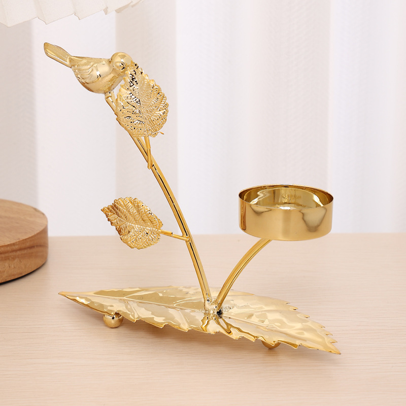Iron Golden Bird Candlestick Vintage Creative Home Living Room Tabletop Decoration Romantic Wedding Candlelight Dinner Candlestick details Picture