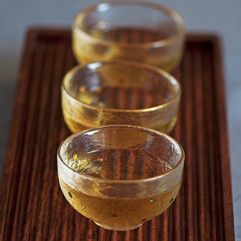 Japanese-style gilded hammered glass cups, Ins-style small cups, kung fu tea cups, gold-rimmed sake cups, owner's tea bowls and tea sets Application Scenario