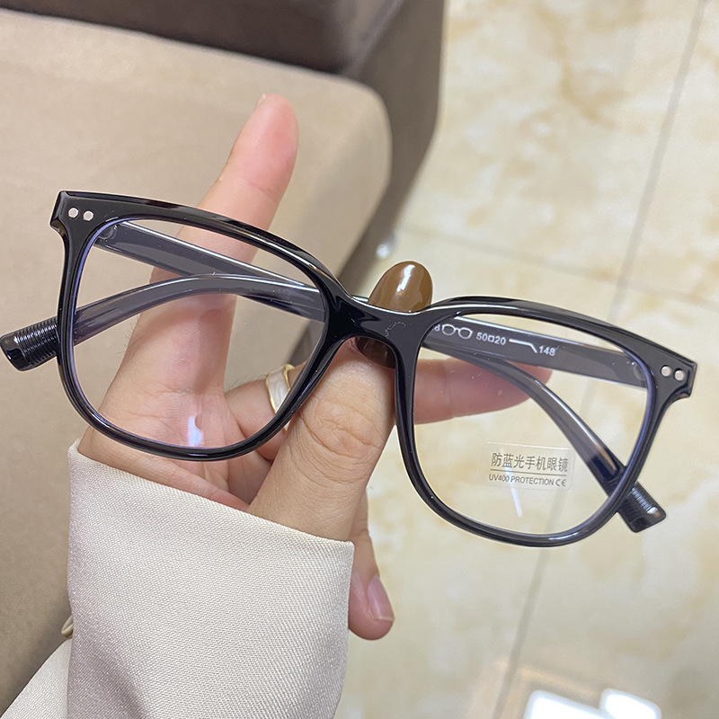 The Korean version of the anti-blue light small glasses frame that shows the face without makeup is the same as the one on Xiaohongshu. Women can pair it with square glasses frames of prescription Specification image