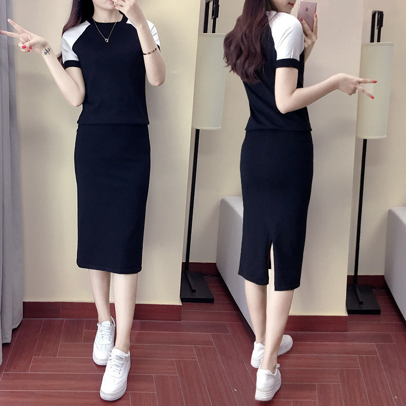 A new Korean-style slimming and elegant lady's two-piece set with ice silk knitted dress for summer, which covers the buttocks and is a goddess dress full figure