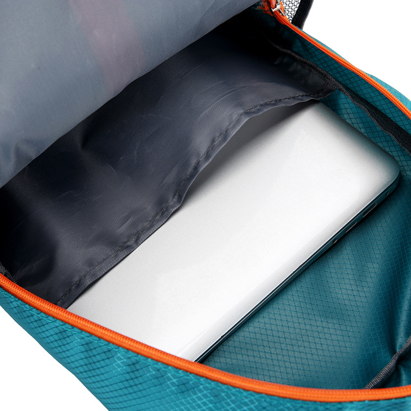 双肩背包实物图