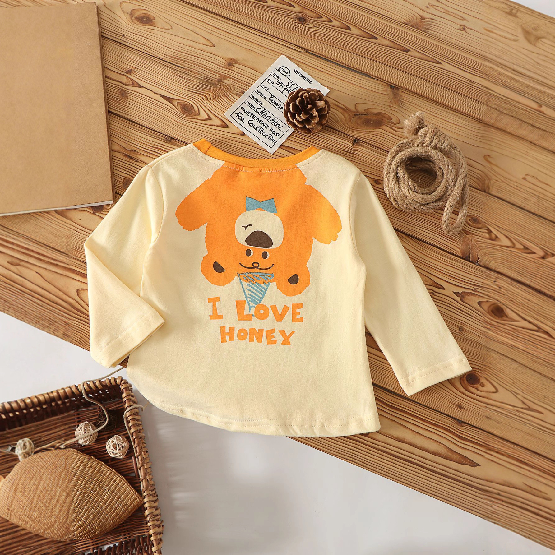Spring 2025 new children's clothing: Cute cartoon bear long-sleeved T-shirt for boys and girls, cotton inner layer with baby base layer details Picture