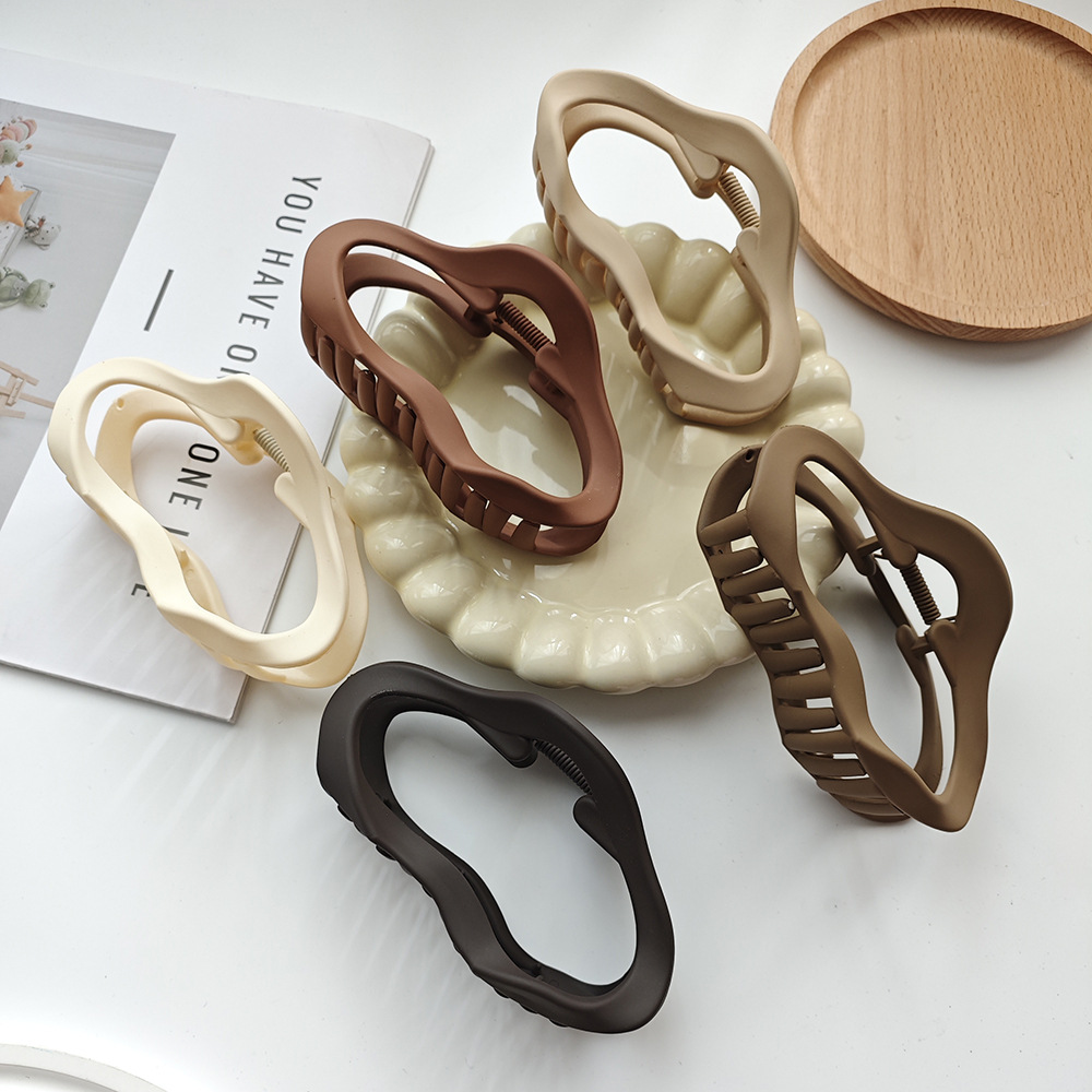 2025 Korean version shark clip, high-end style, cloud large hairpin, fresh and sweet for women Application Scenario