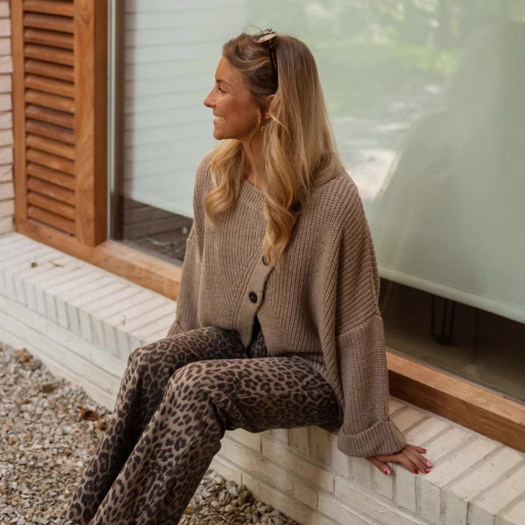 Cross-border Amazon Autumn/Winter new commuter irregular beveled button split loose solid color knitted pullover details Picture