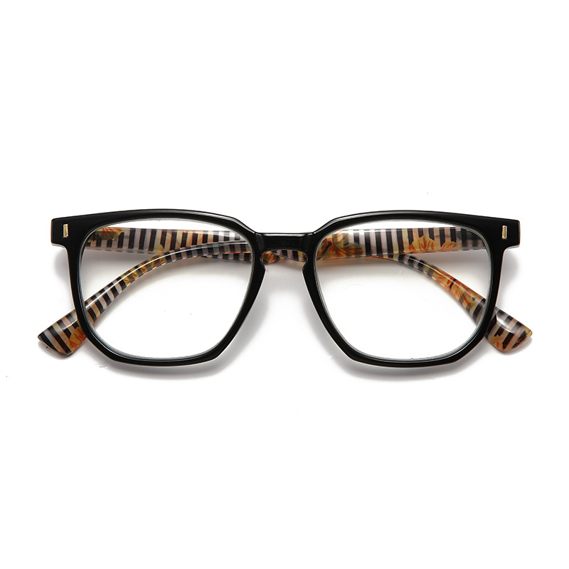 Factory wholesale reading glasses, men's fashionable anti-blue light reading glasses, women's glasses, high-definition reading glasses for reading books and newspapers Application Scenario