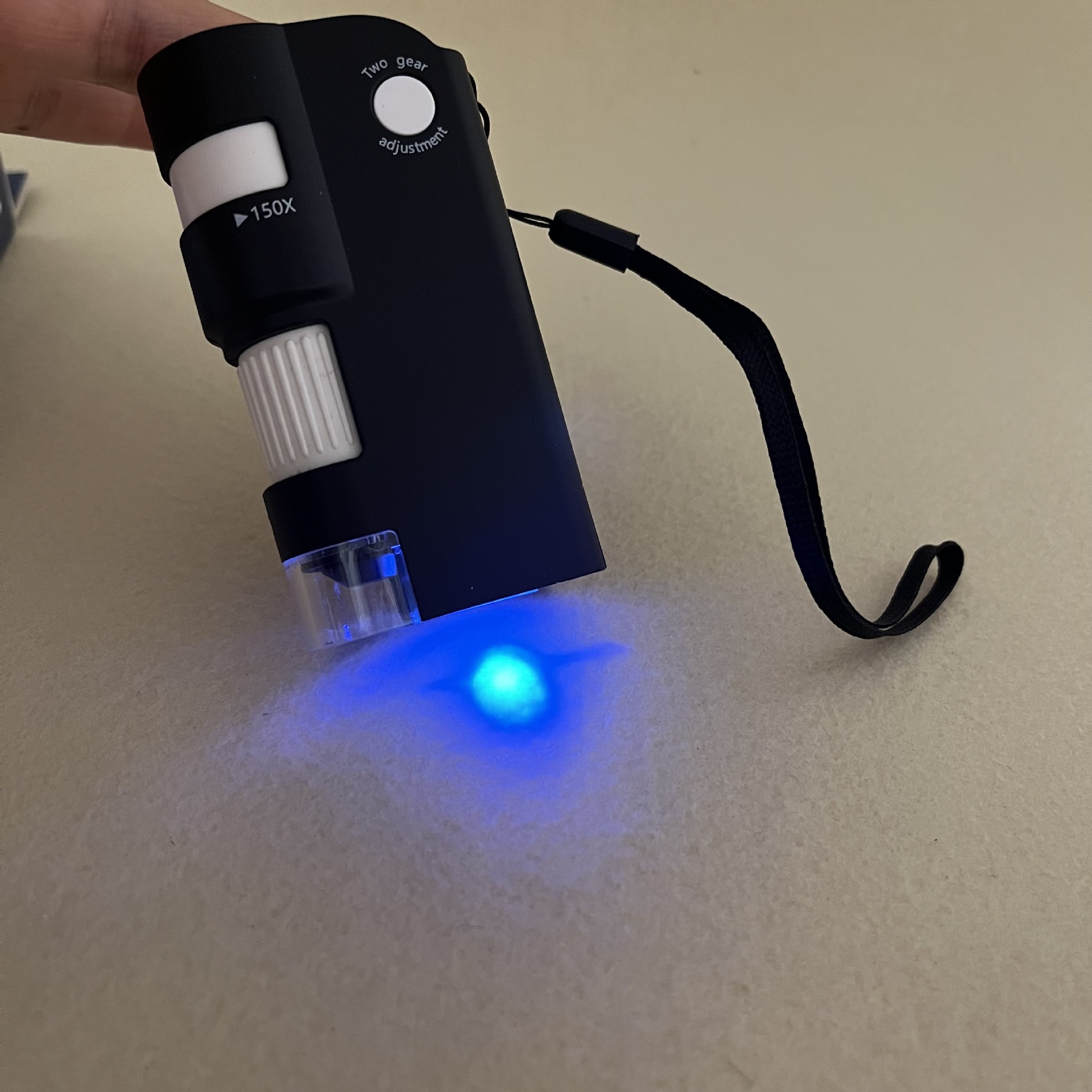 Amazon's new 80-150x mini high-definition microscope magnifying glass with LED light HT6701-B Item Picture