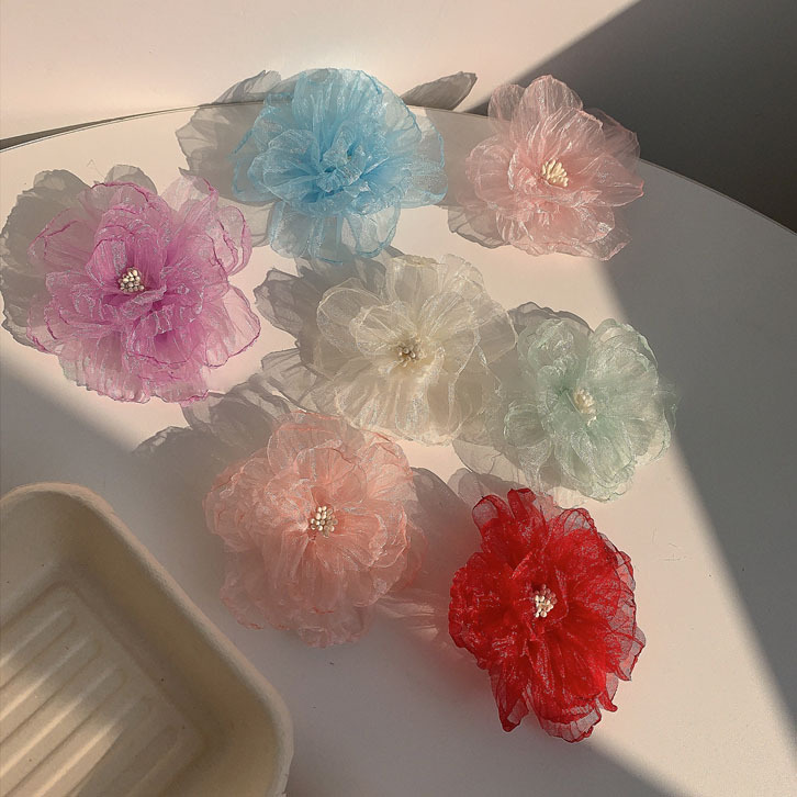 The color is super spring-like ~ Vacation-style large flower hair clip, side clip, new 2024 bangs hair accessory for women Application Scenario