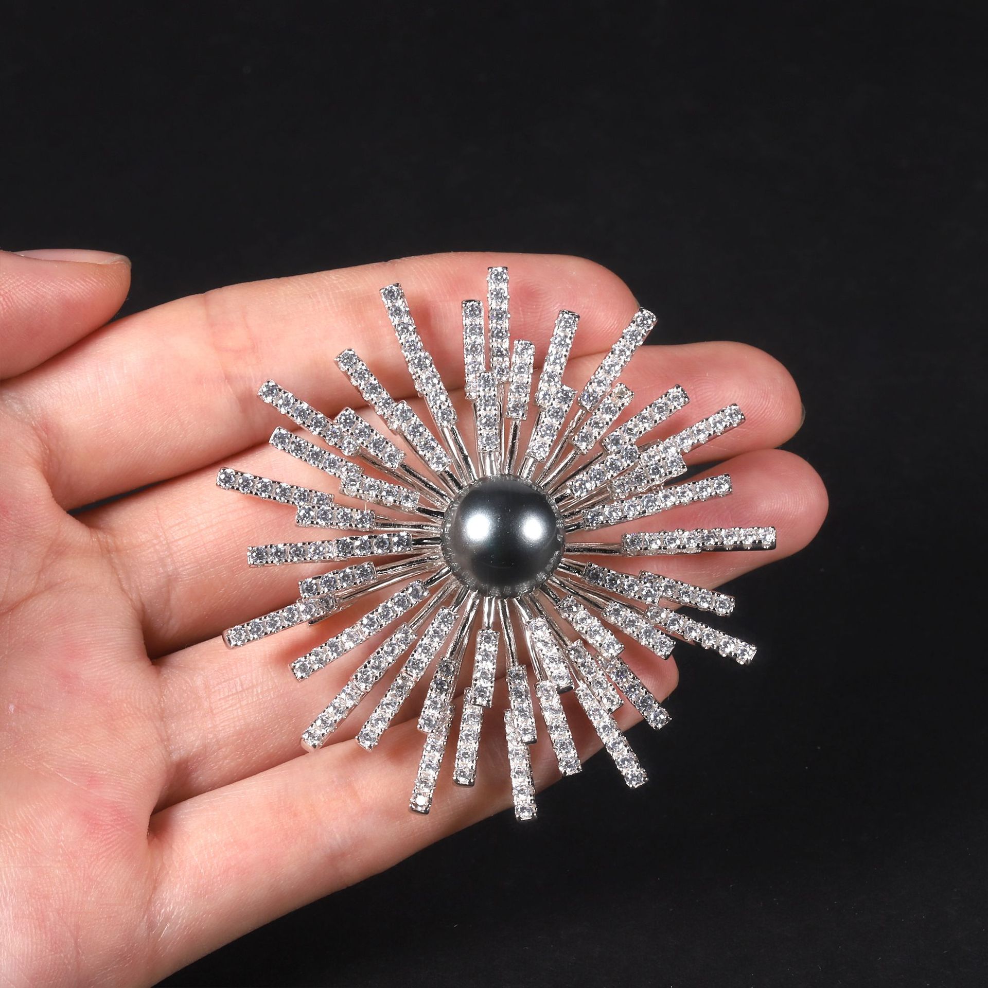 The New 13Mm Shell Bead Brooch Blooming Personality Design Retro Luxury Premium S925 Sterling Silver Brooch Application Scenario