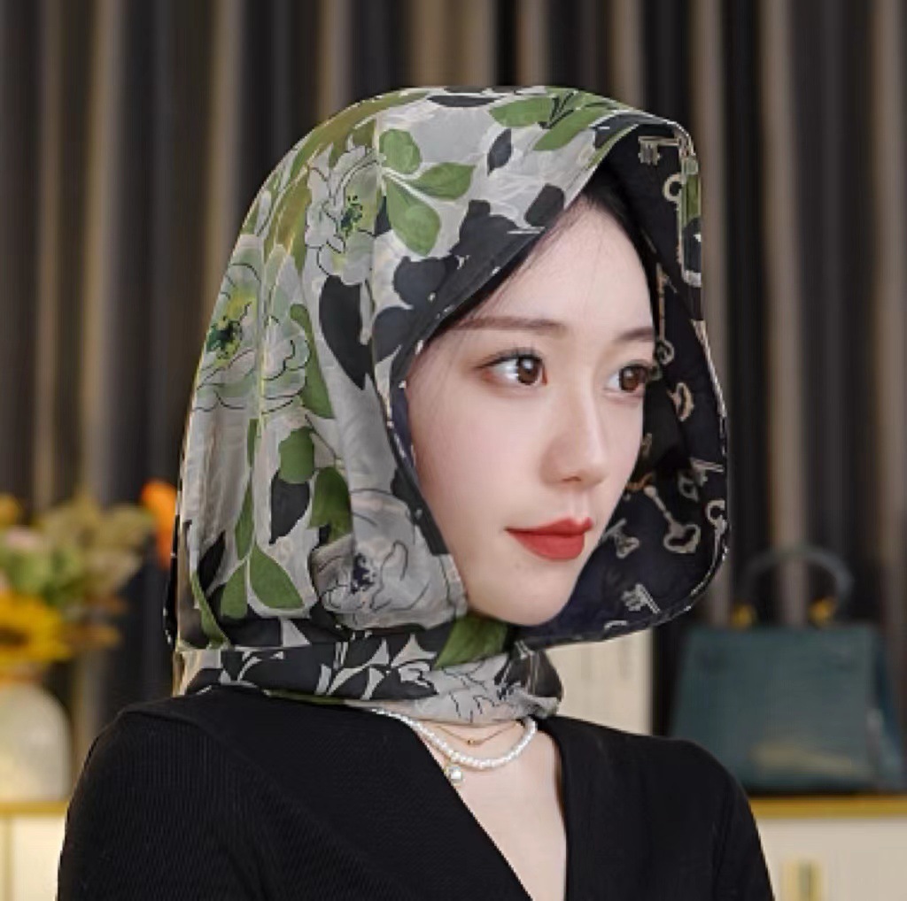 The imitation Xiangyunsha silk scarf hat, sun protection flower lily satin, women's travel headscarf, sun hat, ribbon and casual headscarf are all versatile Specification image