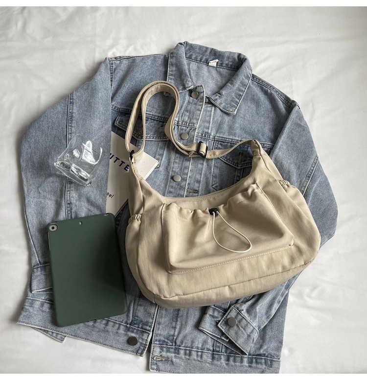 韩版时尚尼龙斜挎包2024新款休闲百搭褶皱单肩包大容量纯色帆布包详情24