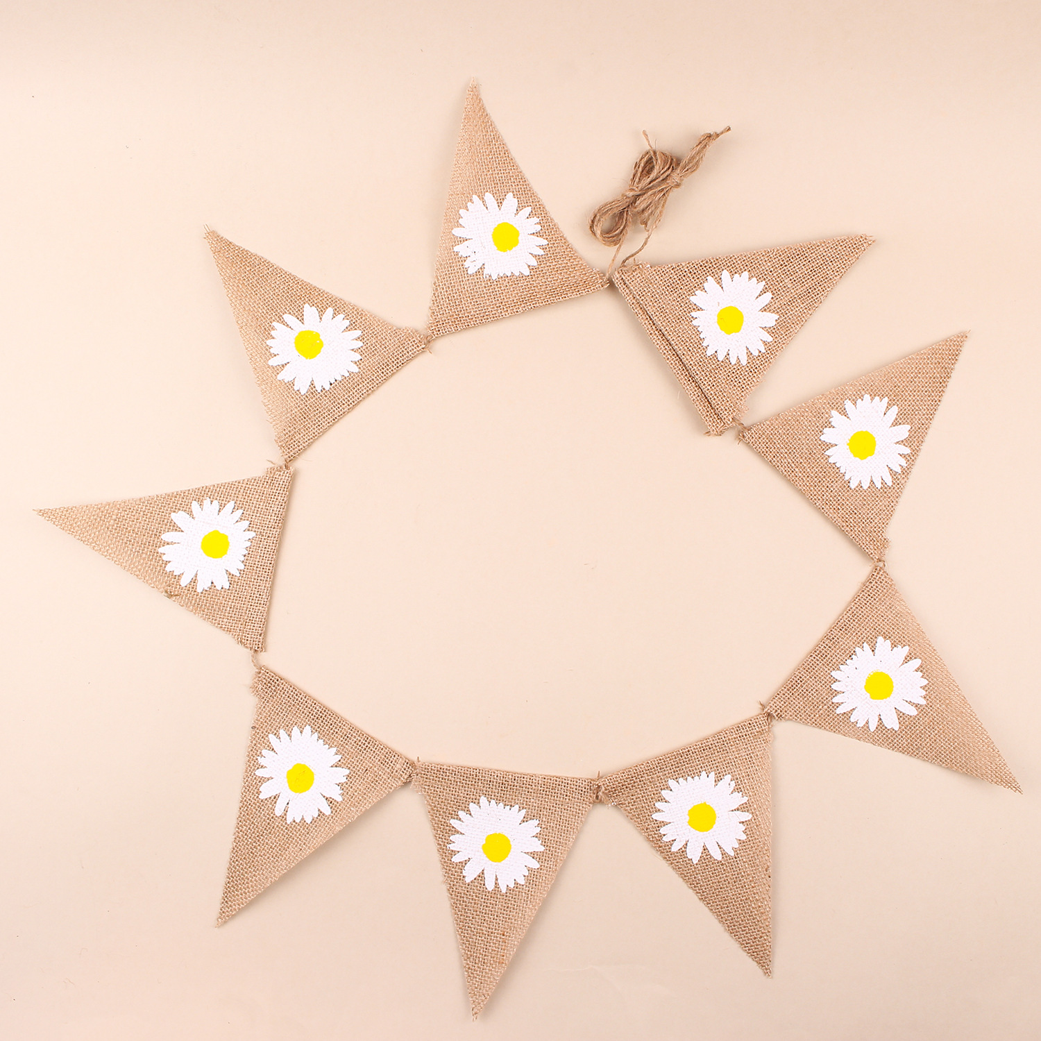 Cross-border Daisy, linen, triangular flag, party decoration, scene arrangement, banner display, factory direct sales Specification image