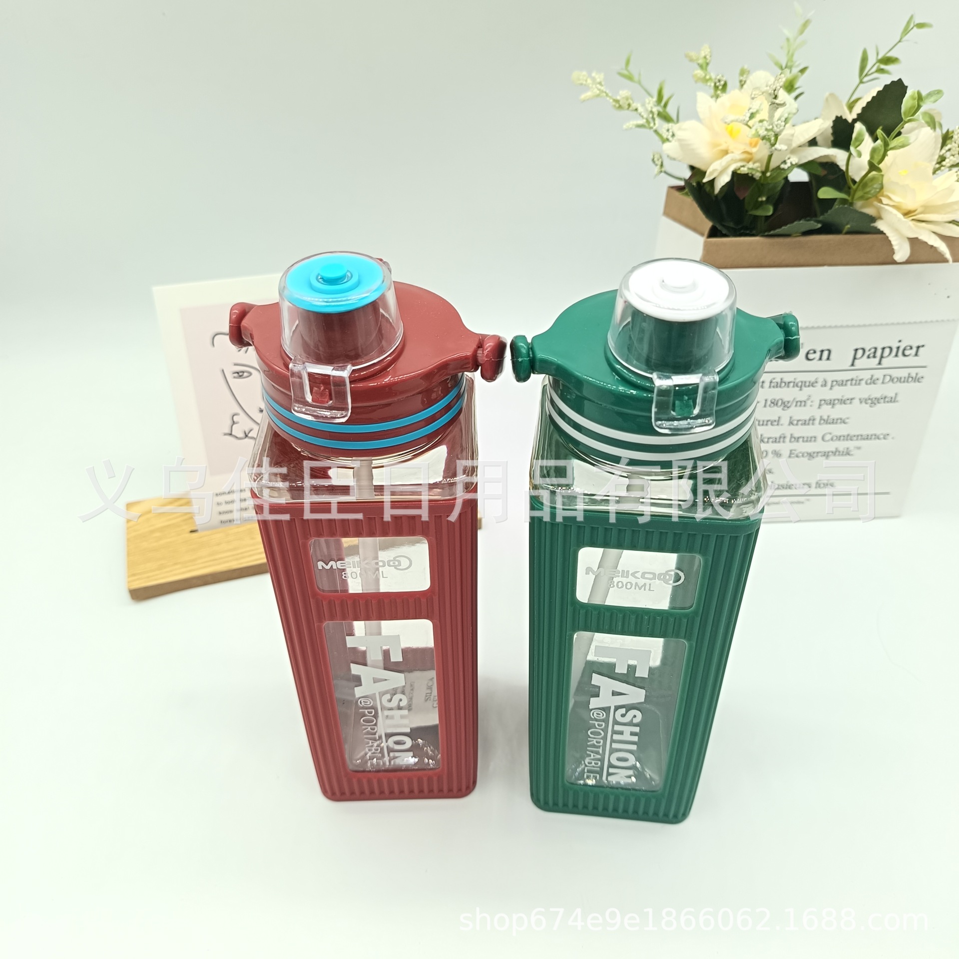 Best-selling sports water bottles for export wholesale, summer large-capacity straw cups, pop-up LIDS, portable hand-held space cups for men and women Specification drawing