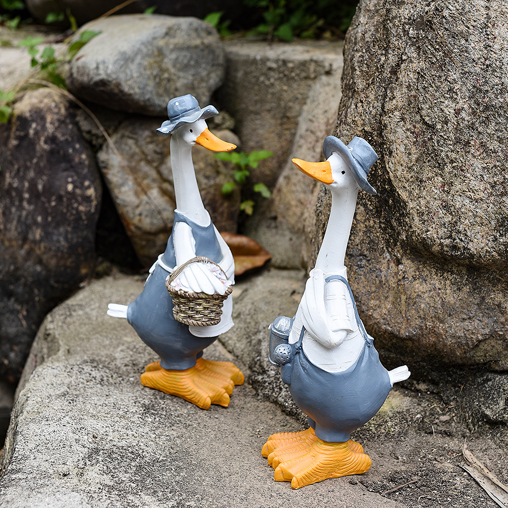 Creative cartoon duck resin craft outdoor garden garden decoration pieces American countryside simulation animal landscape details Picture