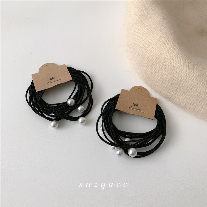The simple and elegant pearl hair tie from Dongdaemun, South Korea, is a basic black leather band hair tie accessory that is versatile for women Specification image