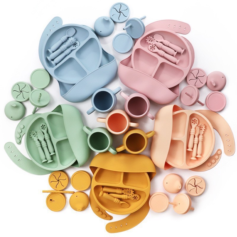Children's silicone dinner plates, bibs, baby food bowls, straw cups, and silicone tableware sets for mothers and infants full figure