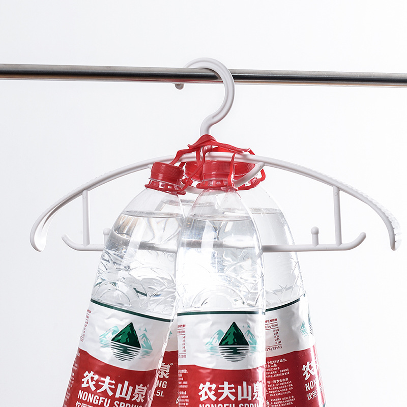 Household anti-slip, traceless, wide-shoulder, non-bagging plastic multi-functional clothes rack for hanging clothes and drying clothes Application Scenario