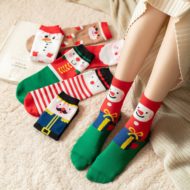 跨境热销爆款圣诞袜子欧美潮流中筒袜袜秋冬款创意卡通设计棉袜