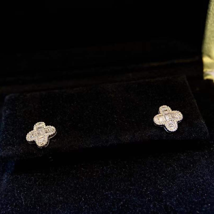 Simple Full Diamond Zircon Four-Leaf Clover Earrings Female Niche Network Red Temperament 2023 New S925 Silver Needle Earrings Specification drawing