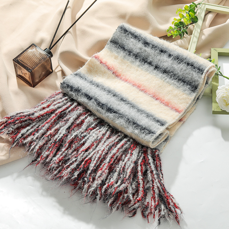 New alpaca long hair knitted woolen scarf with jacquard stripes and customizable patterns, high-quality winter thickened version Application Scenario