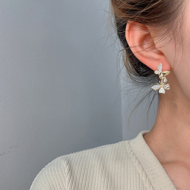 Obi new butterfly S925 Silver needle shell high-grade earrings wholesale fashion women's earrings independent packaging Application Scenario