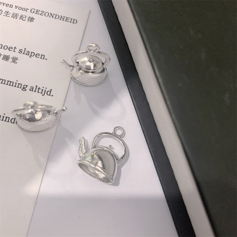 DIY zinc alloy jewelry accessories, retro three-dimensional water bottle accessories, handcrafted jewelry keychains, pendants and pendants details Picture