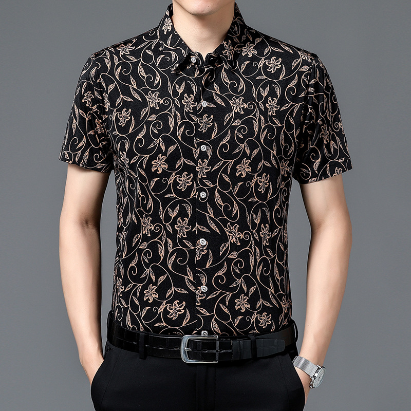 A middle-aged man's short-sleeved floral shirt made of ice silk cotton, casual and breathable. It's a semi-sleeved shirt with mercerized cotton printing and floral patterns