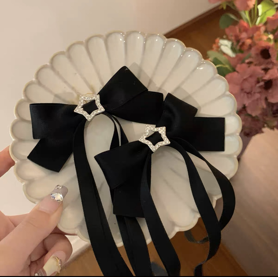 South Korea Pink Ribbon Bow Hair Clip Fashion Long Streamer Senior Sense Five-Pointed Star Hair Card Girl Hair Accessories Wholesale Application Scenario