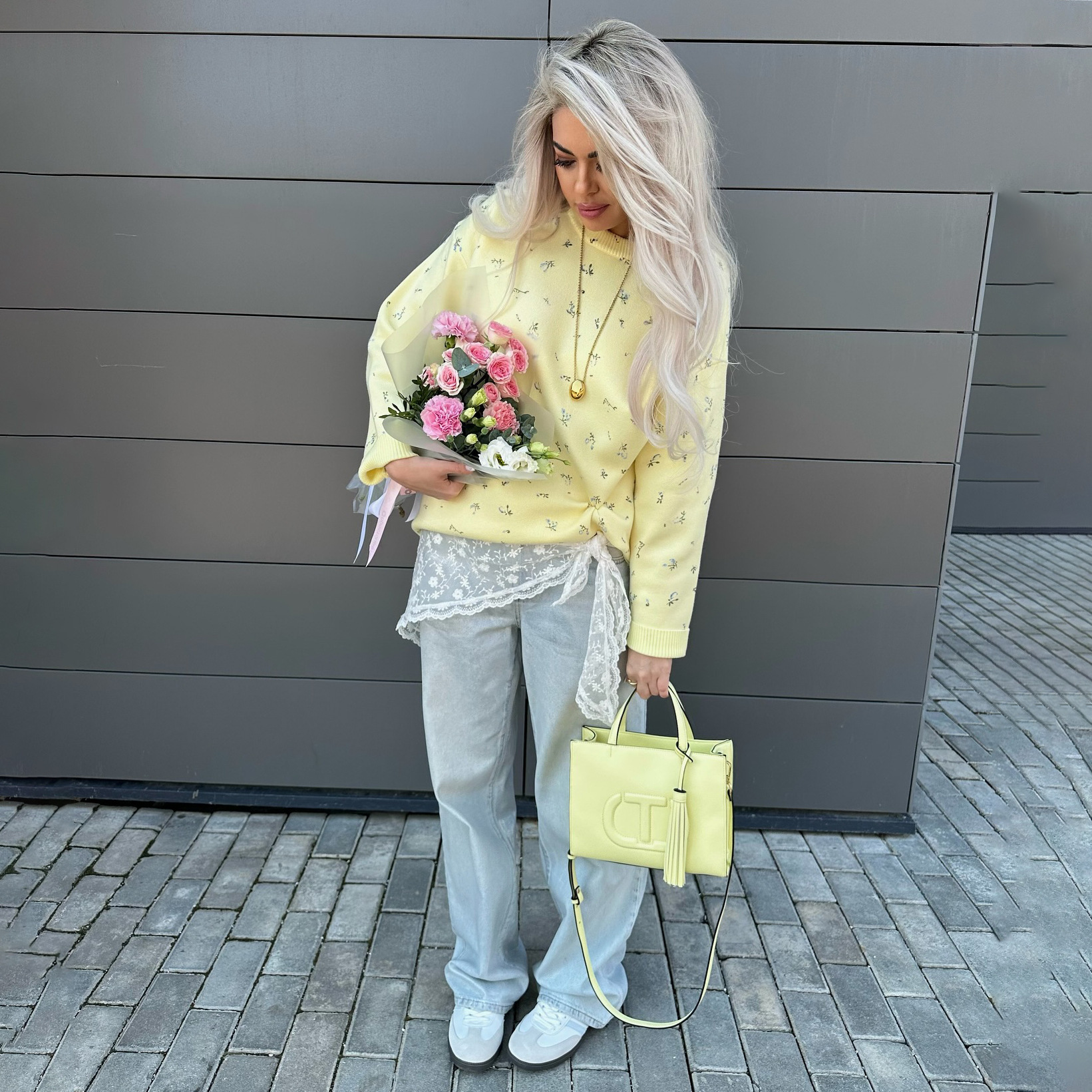 Early autumn gentle style floral round-neck sweater, loose hoodless, fresh and versatile top, niche new sweet women's clothing details Picture