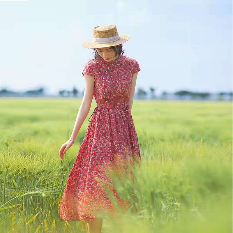 This 2022 new style of women's summer dress features a literary and retro style. It is made of pure cotton, large size, and has a slimming effect. It is a medium-length dress with floral prints details Picture