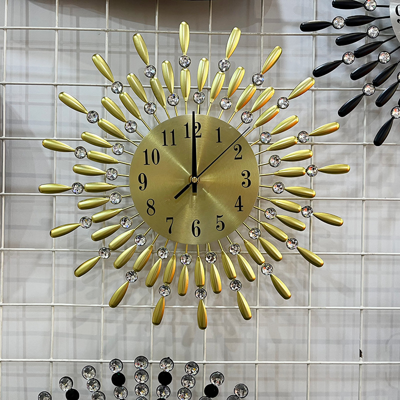 Fashionable, simple and artistic wall clocks for foreign trade, ironwork metal clocks, living room decoration wall clocks, and silent clocks for dining rooms details Picture