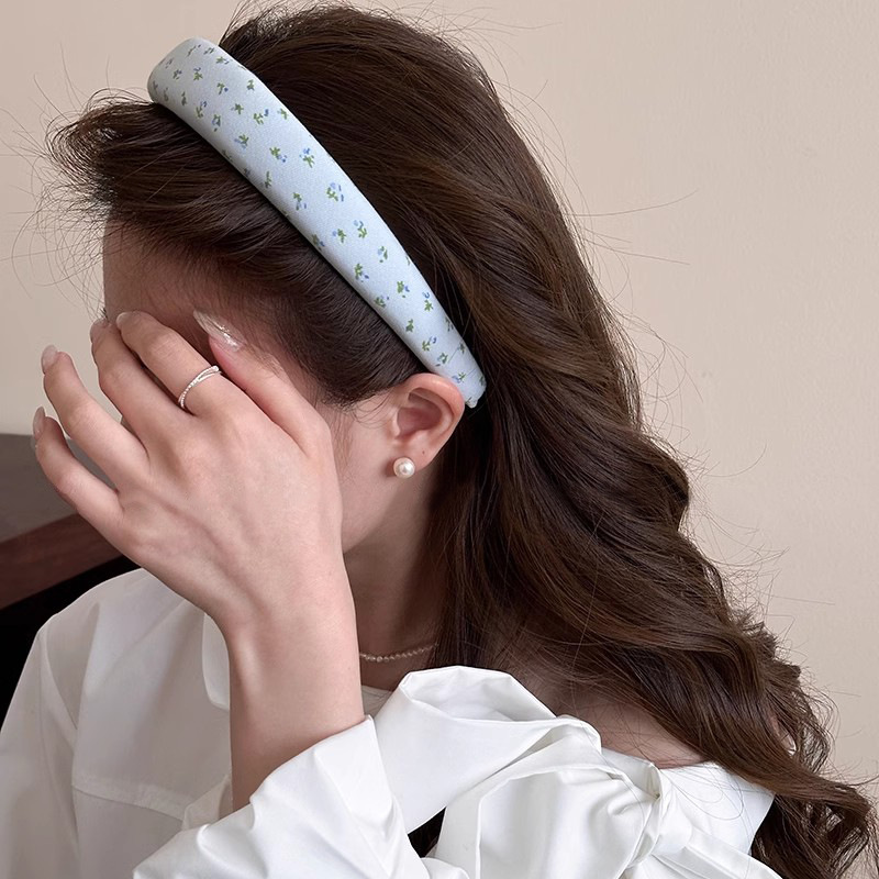 The same spring and summer versatile small floral hair band as Zhang Ruonan's, women's hair pressing and face washing hairpin, high-end headband and hair accessory Application Scenario