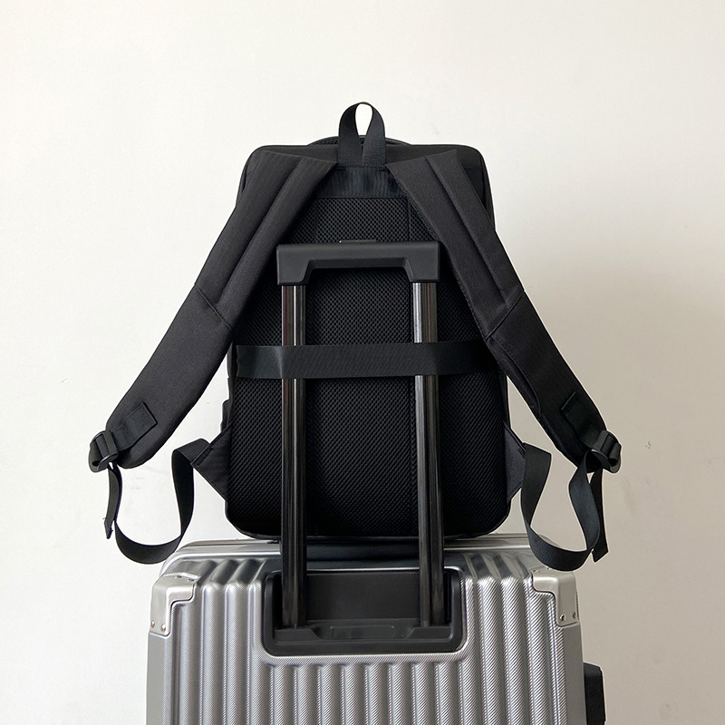 双肩背包实物图