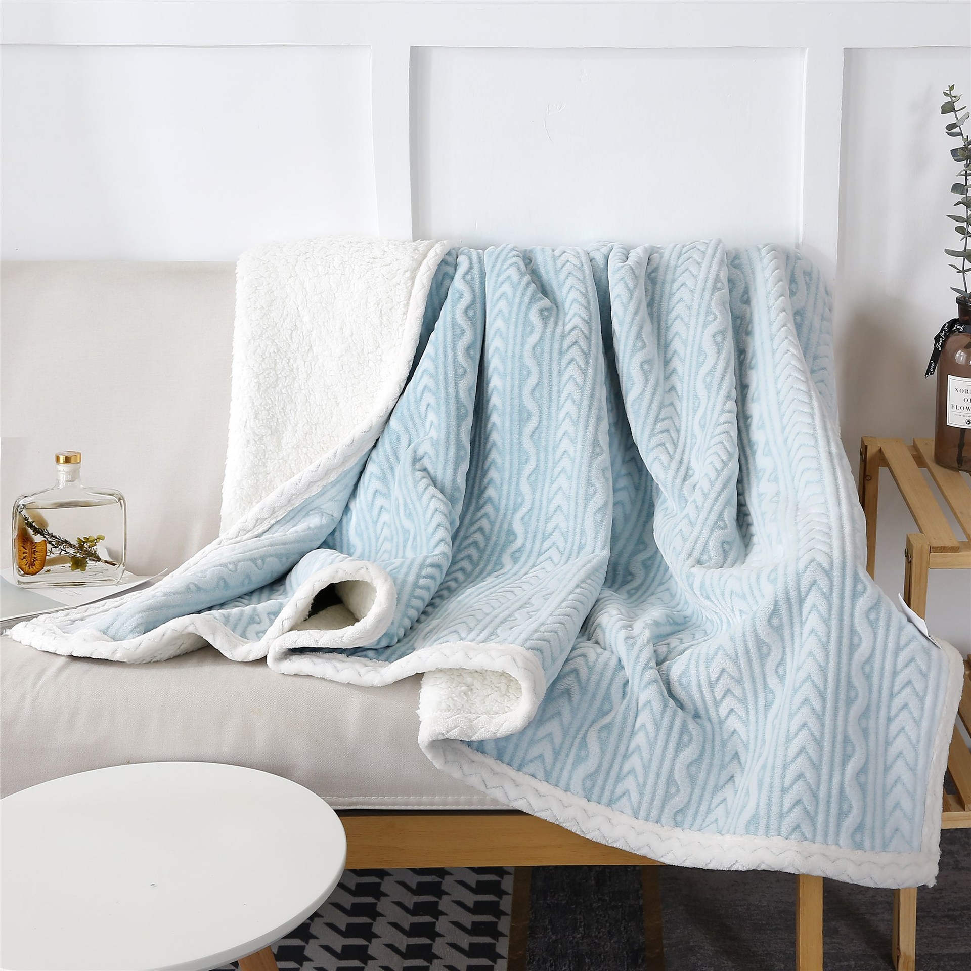 Factory wholesale DB Home Textiles Autumn and Winter new thickened snowflake fleece double-layer composite lambskin fleece blanket, office leisure sofa flannel cover blanket Item Picture