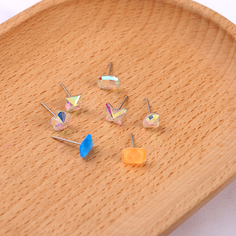 New Shaped Stud Earrings Korean Fashion Student Ab Color Small Stud Personality Fresh And Lovely Earrings Stud Can Wholesale Panda Rhinestones 4588 Specification drawing