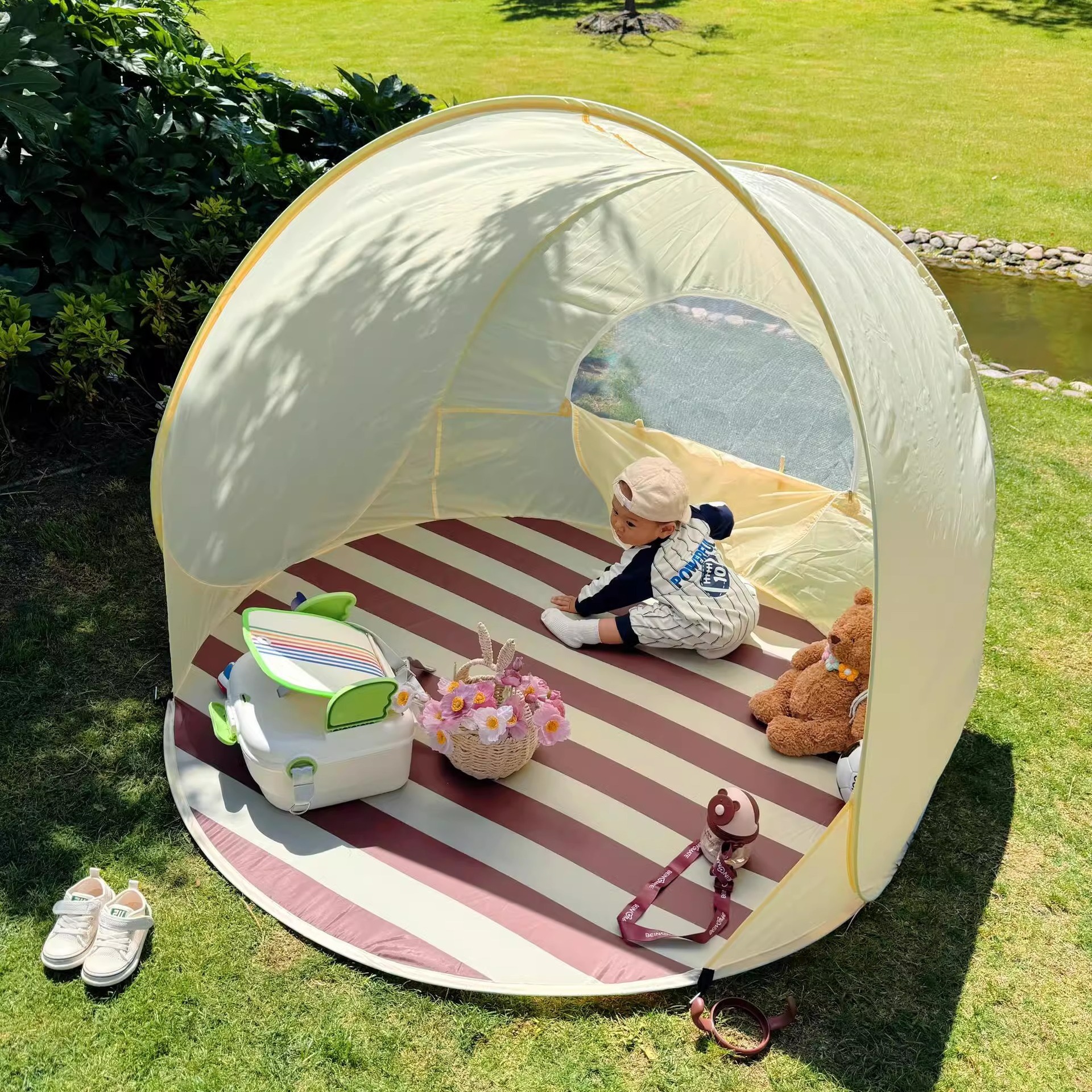 Portable outdoor tent, folding, one-click opening and closing, camping tent, sun protection, waterproof, picnic sunshade, beach tent details Picture