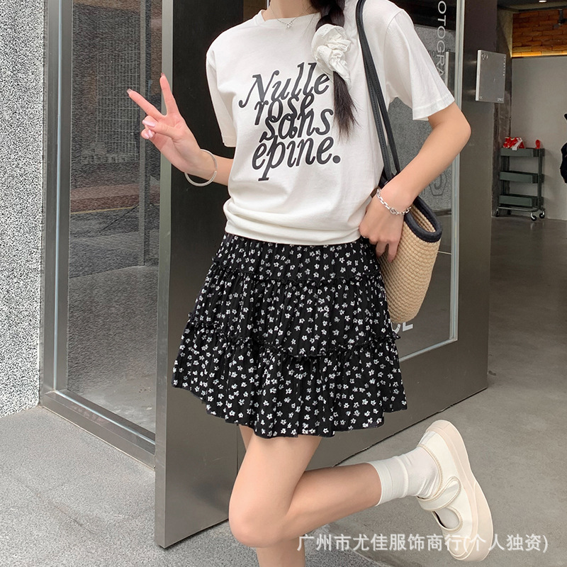 Retro black floral short skirt for women, Spring/Summer 2024 new tea-themed A-line skirt, chiffon cake skirt details Picture