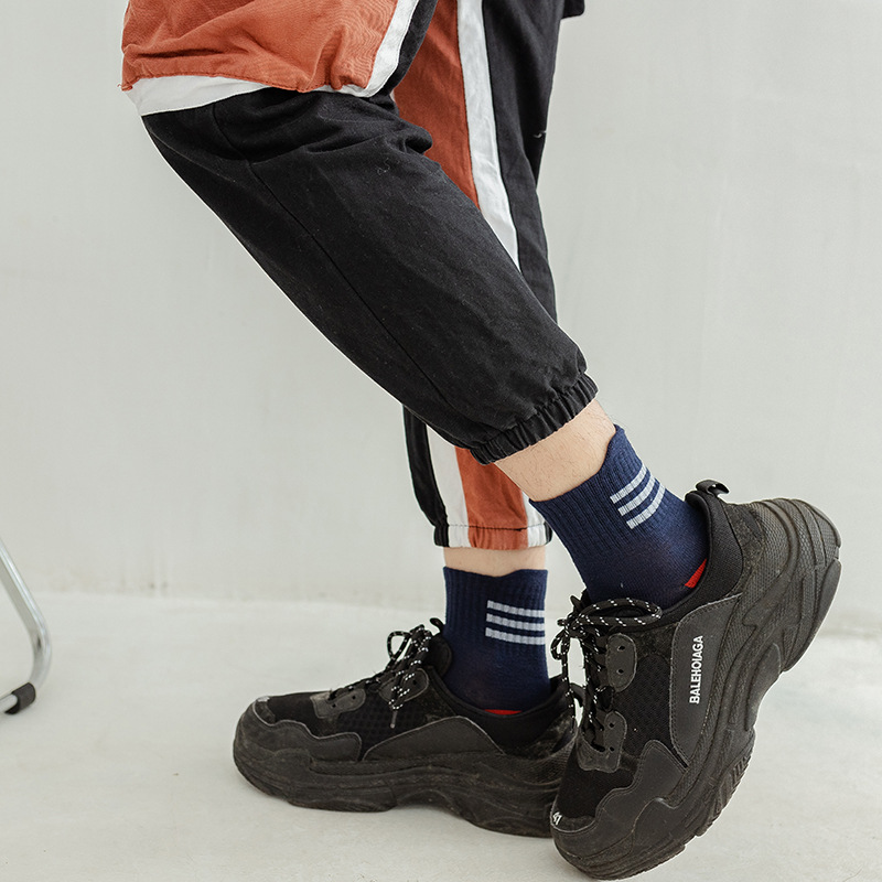 Men's autumn and winter socks, Zhuji striped and color-blocked thigh-high socks, sweat-absorbing and breathable student sports basketball socks details Picture